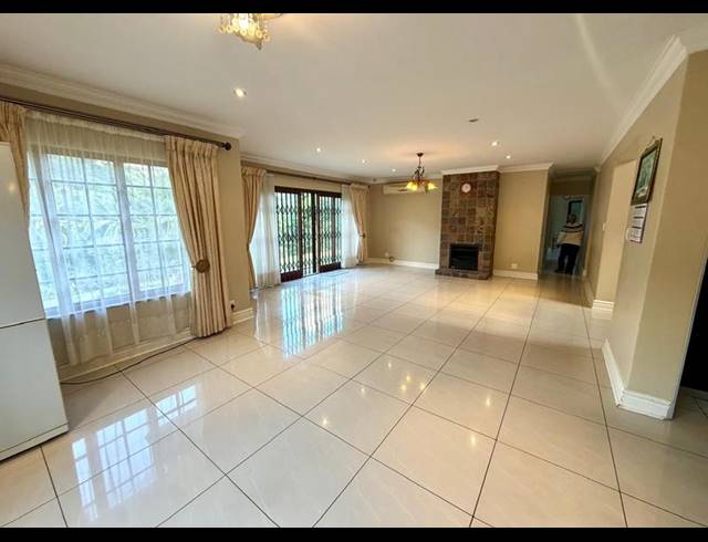 3 BEDROOM TOWNHOUSE FOR SALE IN FERNCLIFFE